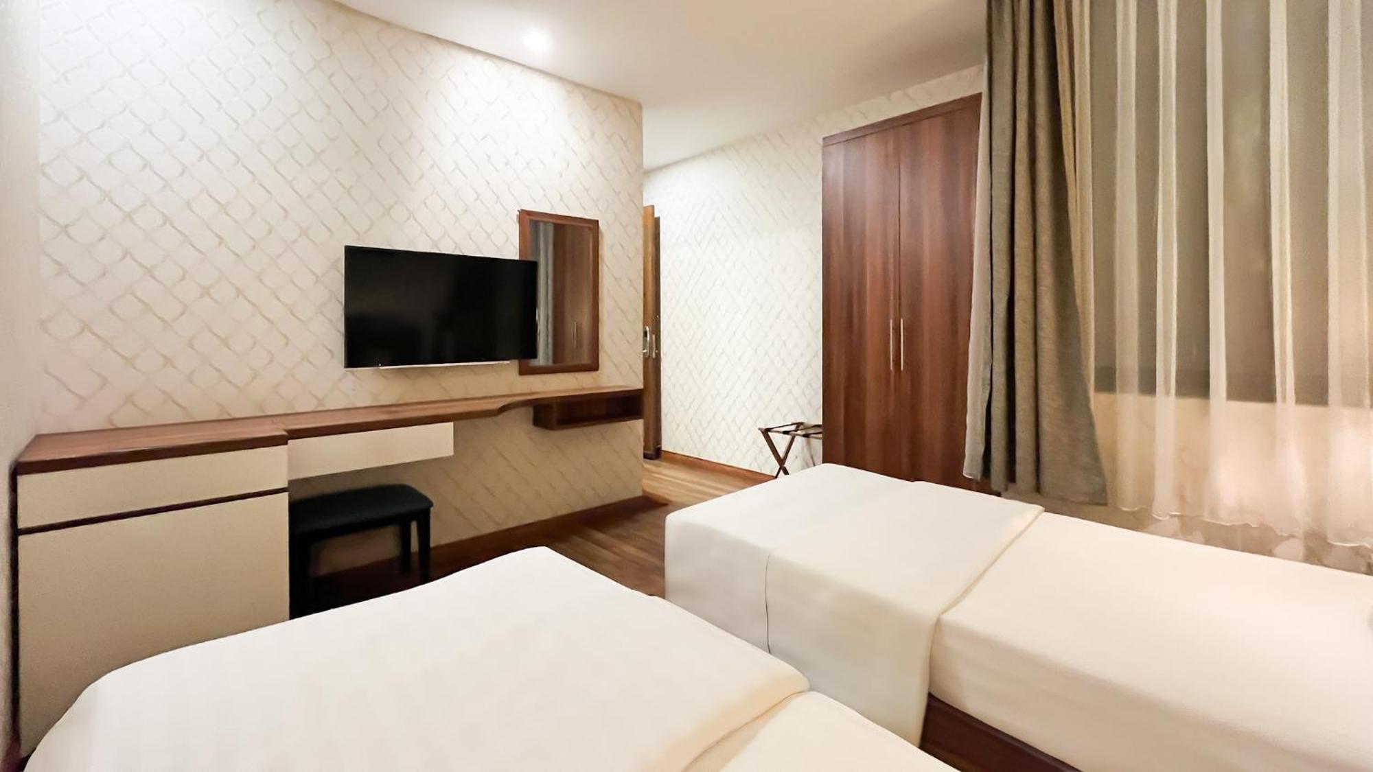 Hotel A25 - 29 Le Thi Hong Gam 3*
